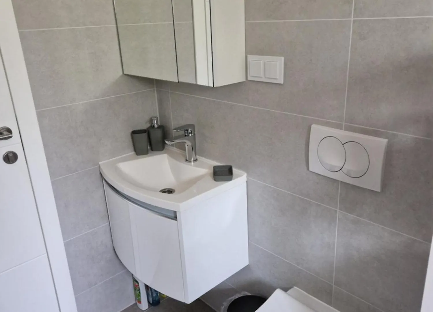 B&L Apartments Vir