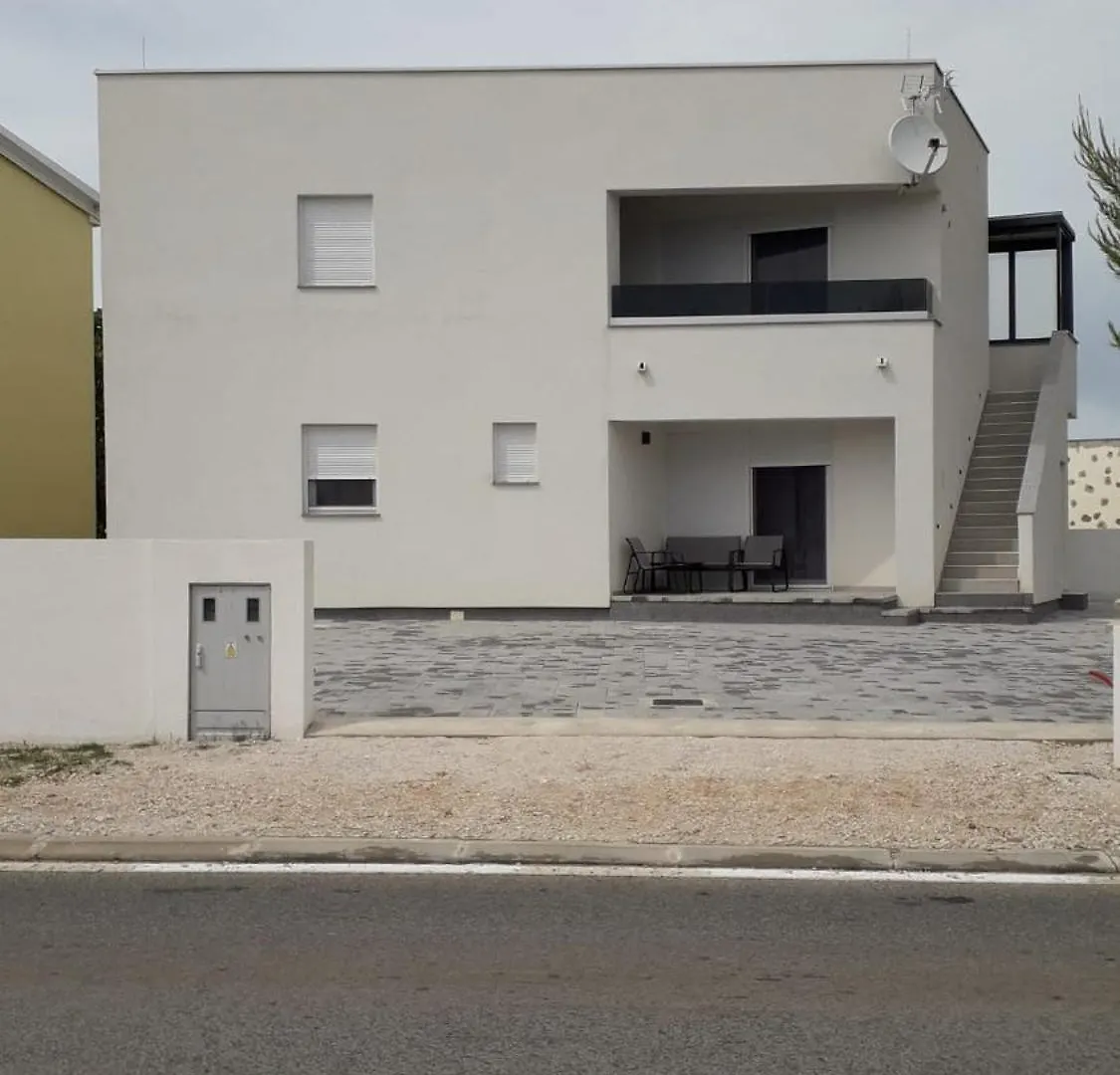 B&L Apartments Vir